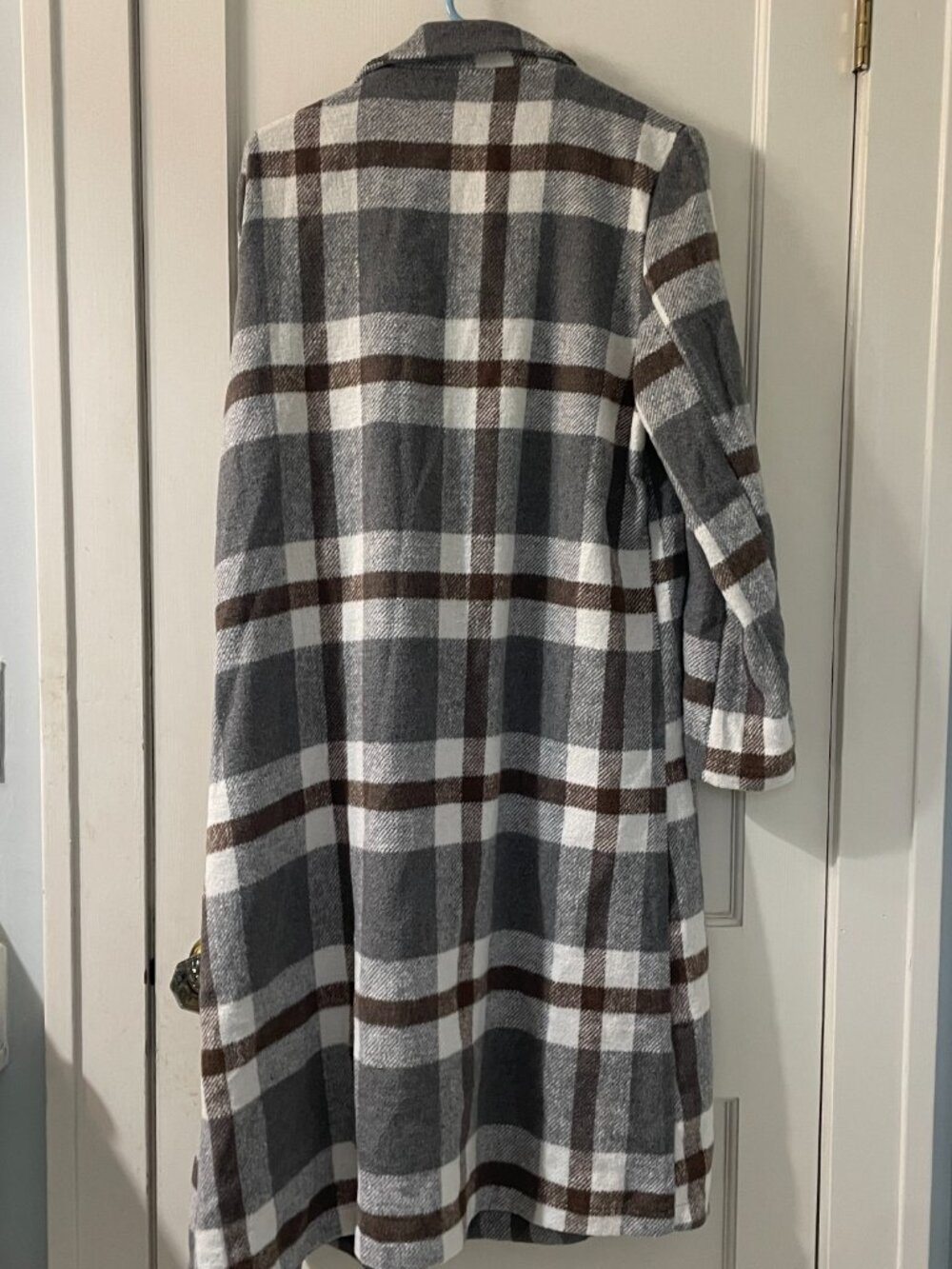 Double Breasted Brown Plaid Coat Size Medium Pockets and kick pleat - Picture 3 of 8